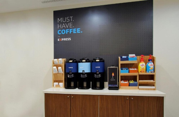 Holiday Inn Express Newington image 10