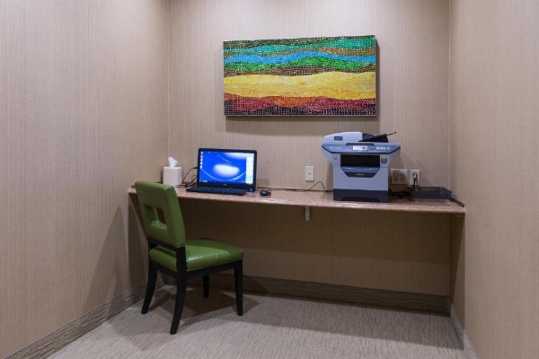 Holiday Inn Express Newington image 11