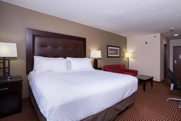 Holiday Inn Express Newington image 17