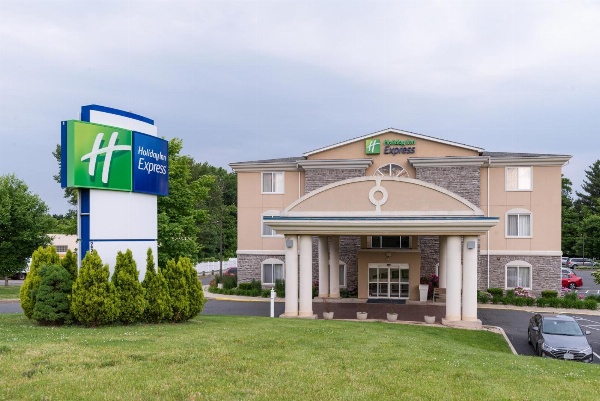 Holiday Inn Express Newington image 4