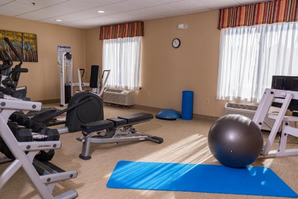 Holiday Inn Express Newington image 8